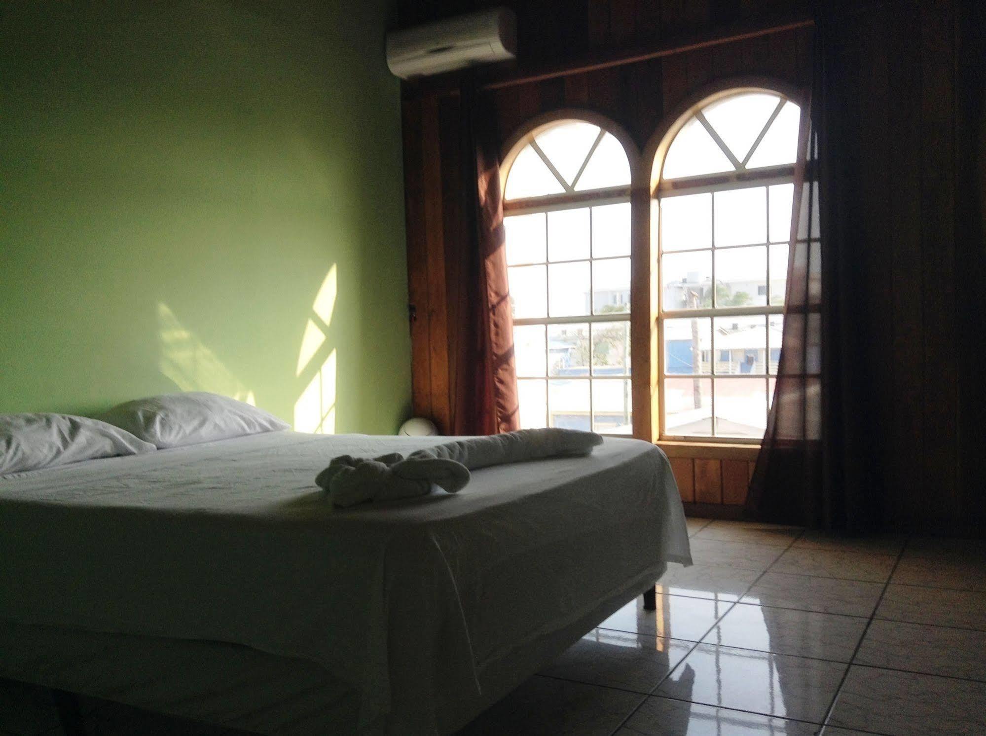 Amelia Guest House 圣佩德罗 外观 照片
