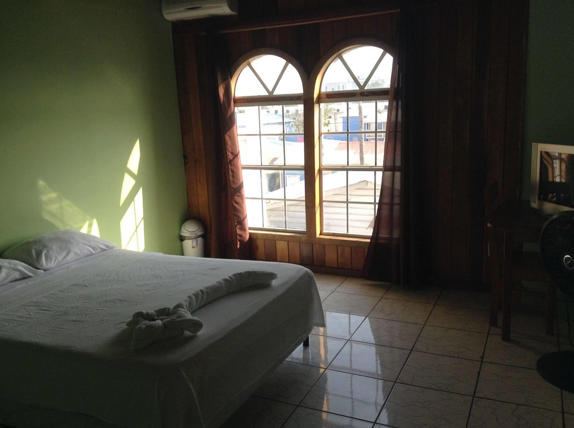 Amelia Guest House 圣佩德罗 外观 照片
