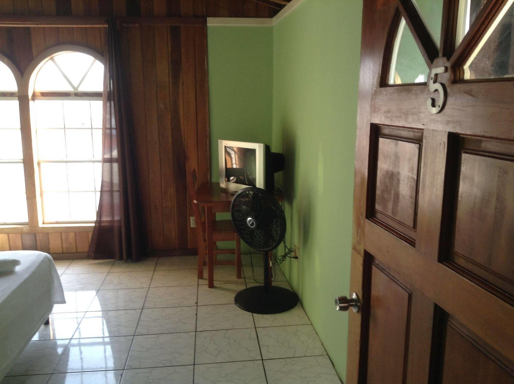 Amelia Guest House 圣佩德罗 外观 照片